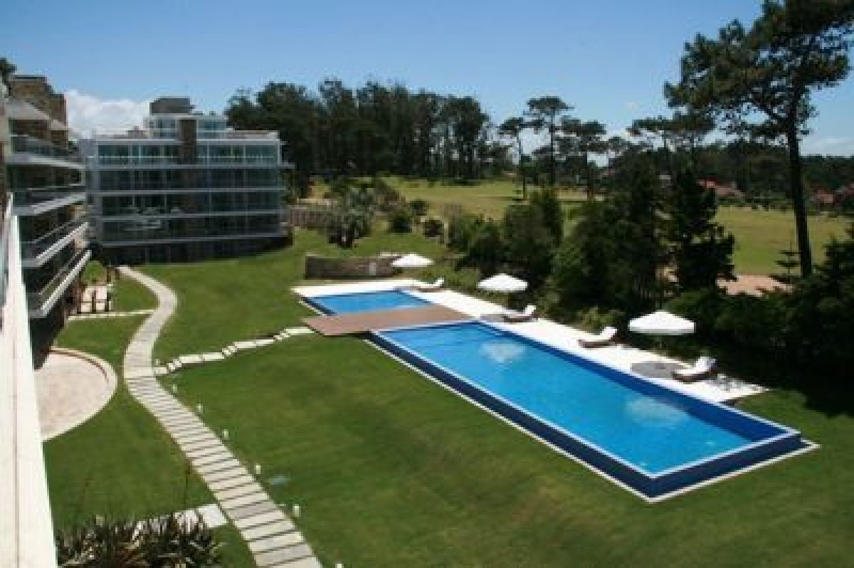 APARTAMENTO DE 2 DORMITORIOS EN SUITE Y TERRAZA CON PARRILLERO PROPIO