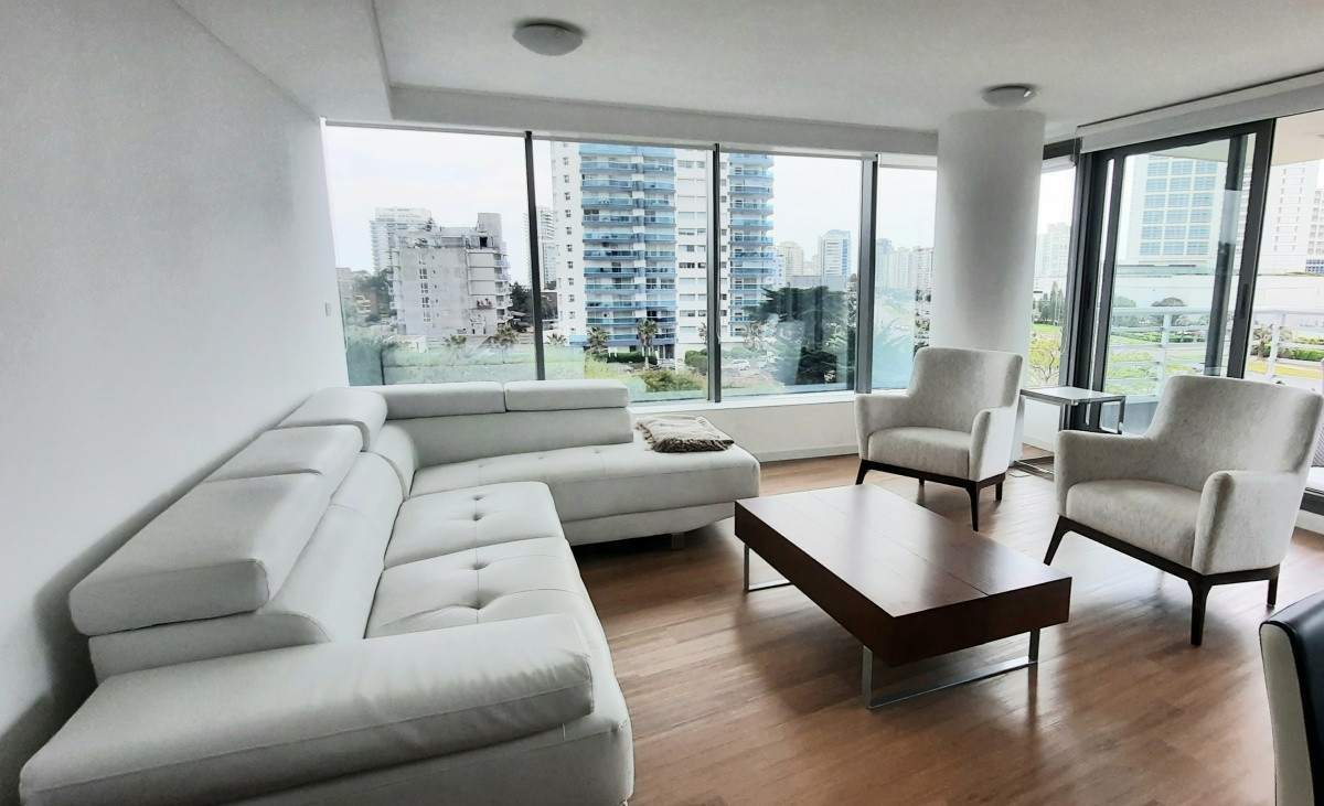 EXCELENTE APARTAMENTO EN EDIFICIO ALEXANDER BOULEVARD