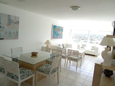 Lincoln Center Venta de amplio apartamento con todos los servicios frente al mar