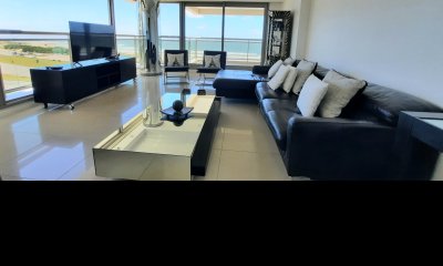 IMPORTANTE DEPARTAMENTO DE 3 DORMITORIOS EN SUITE EN EDIFICIO DE CATEGORIA
