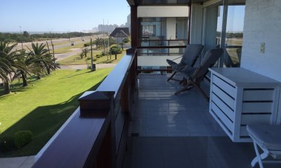 VENTA DE APARTAMENTO FRENTE AL MAR EN SAN RAFAEL  3 DORMITORIOS MAS DEPENDENCIA