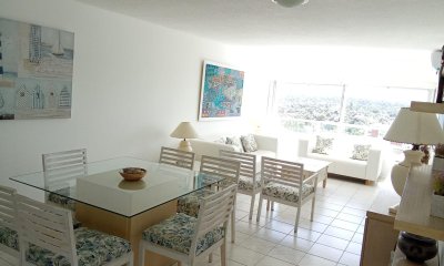 Lincoln Center Venta de amplio apartamento con todos los servicios frente al mar