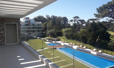 PENTHOUSE DE 3 DORMITORIOS UBICADO EN UNO DE LOS ENTORNOS MAS LINDOS  DE PUNTA DEL ESTE Y A PASOS DE PLAYA BRAVA