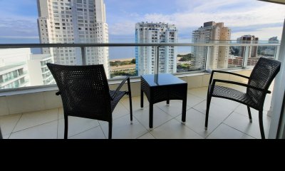 DEPARTAMENTO EN TORRE DE CATEGORIA CON VISTA A PLAYA MANSA