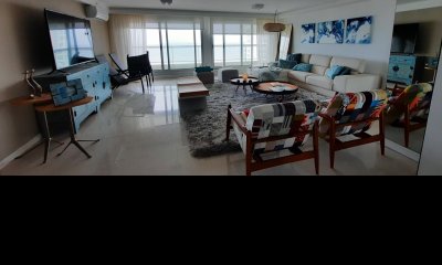 IMPACTANTE APARTAMENTO DE 2 PLANTAS EN EDIFICIO DE GRAN CATEGORIA CON INMEJORABLES VISTAS DEL MAR, A METROS DE LA PLAYA BRAVA.