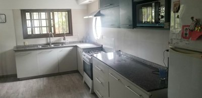 casa de 3 plantas en parada 7 de la mansa, con 4 dormitorios y dependencia de servicio - pmi212770c