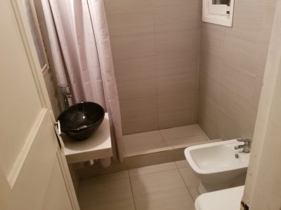 casa de 3 plantas en parada 7 de la mansa, con 4 dormitorios y dependencia de servicio - pmi212770c