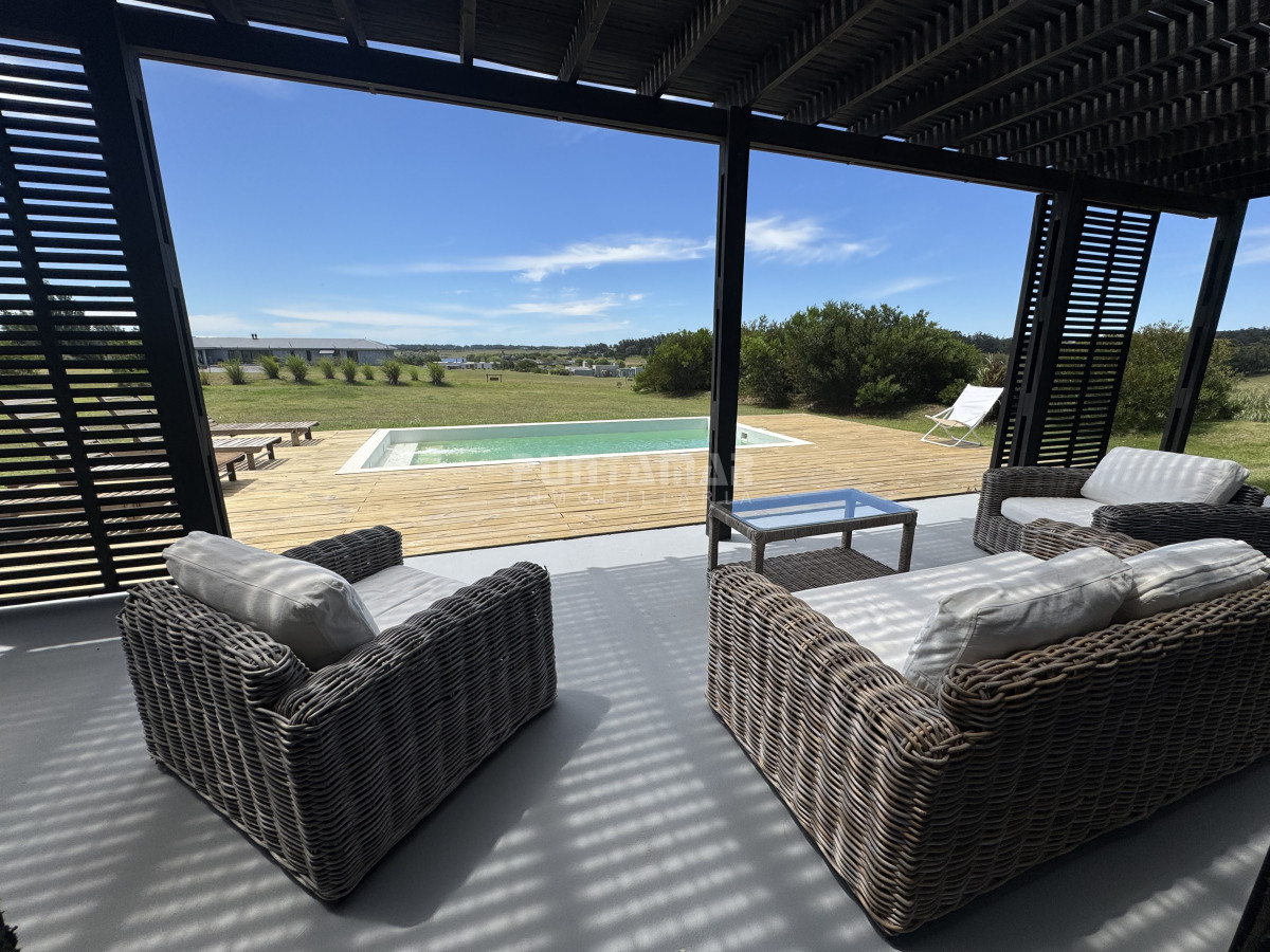 Casa ID.211933 - CASA EN VENTA Y ALQUILER EN PUEBLO MIO , 4 DORMITORIOS, PISCINA