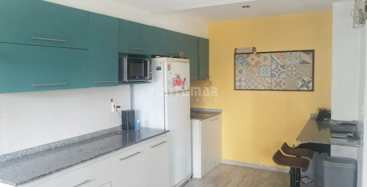 Casa ID.212770 - CASA DE 3 PLANTAS EN PARADA 7 DE LA MANSA, CON 4 DORMITORIOS Y DEPENDENCIA DE SERVICIO