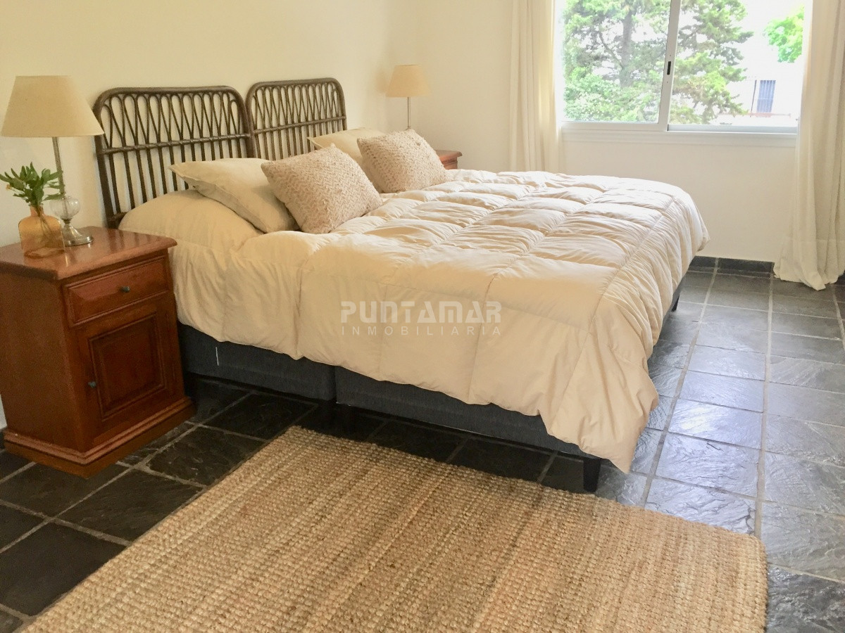 Casa ID.210729 - ALQUILER DE CASA EN LA BARRA 4 DORMITORIOS EN SUITE CON PISCINA