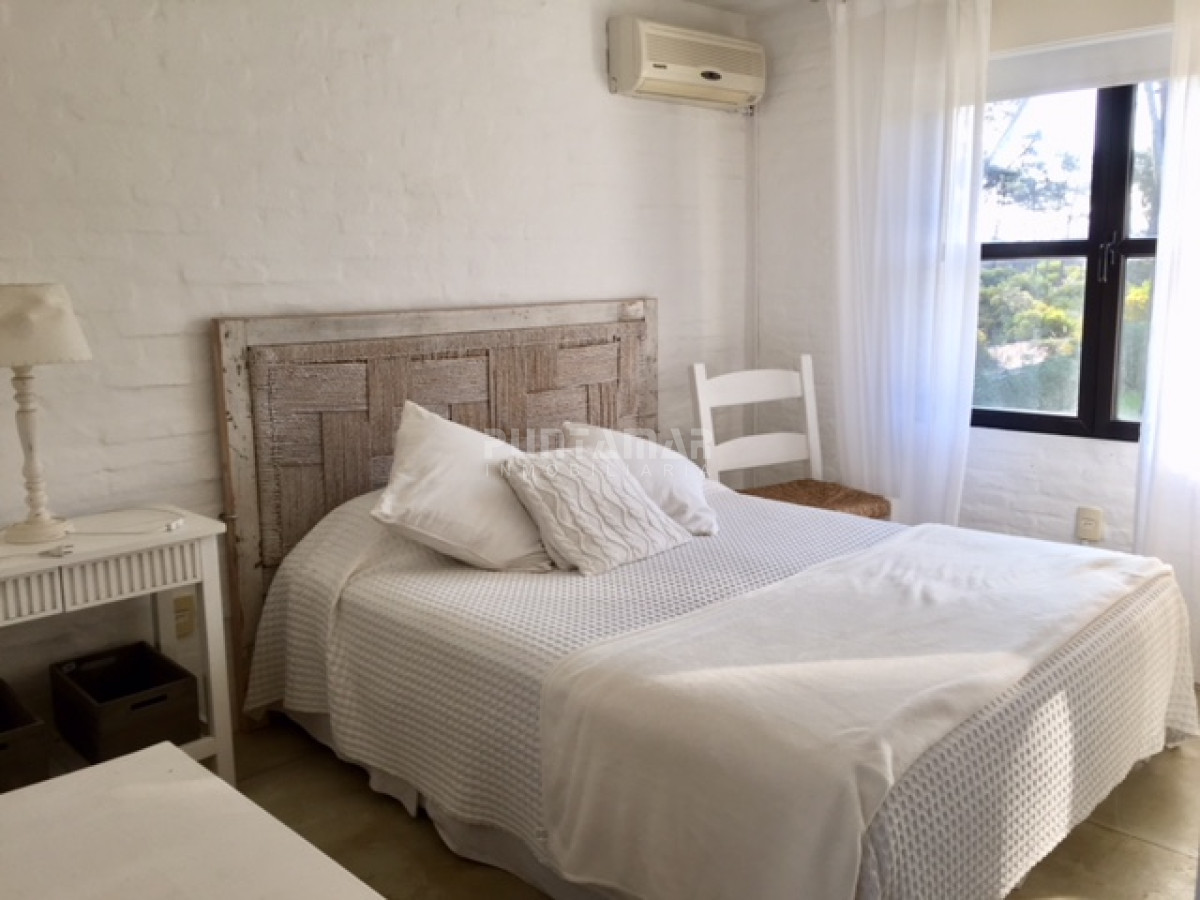 Casa ID.211059 - ALQUILER DE CASA EN MANANTIALES 4 DORMITORIOS