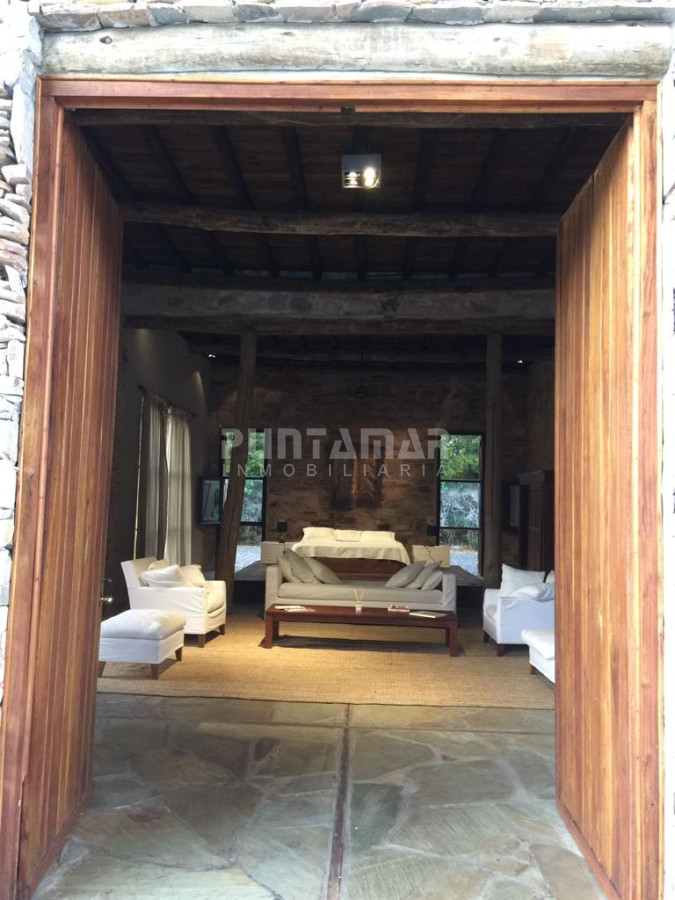 Casa ID.212858 - IMPORTANTE CASA EN CHACRA UBICADA EN RINCON DEL INDIO