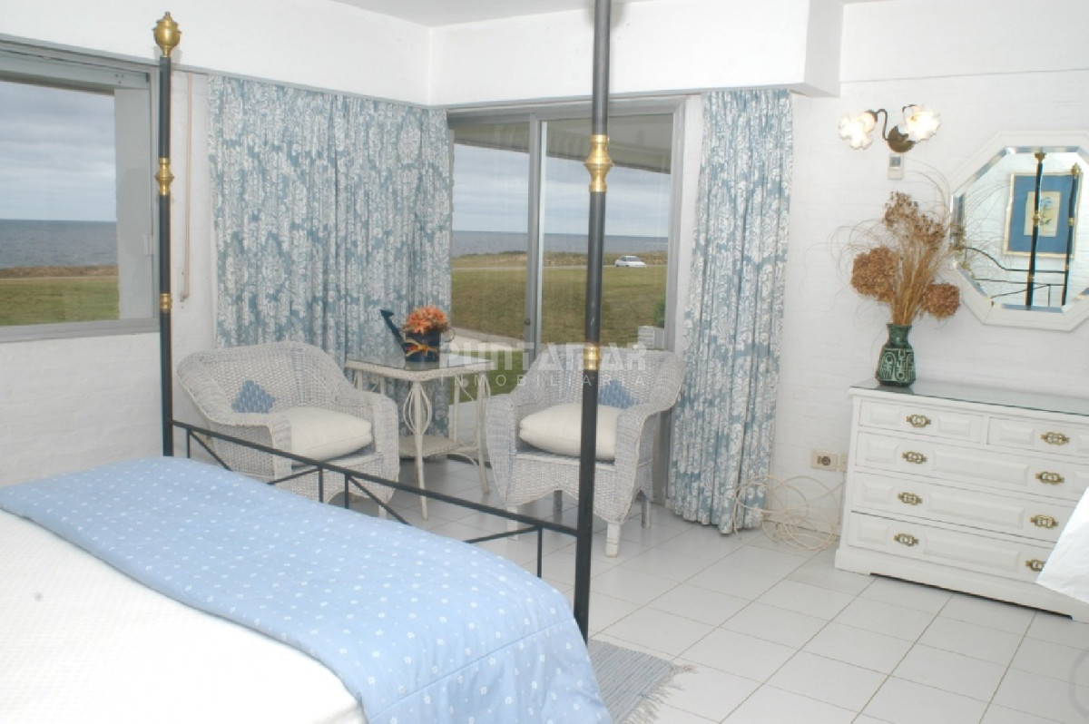 Casa ID.210548 - Espectacular casa de 8 dormitorios con piscina frente al mar!