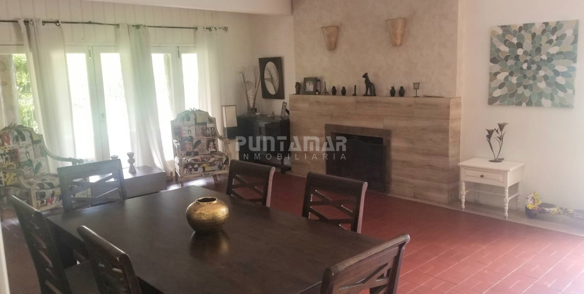 Casa ID.212770 - CASA DE 3 PLANTAS EN PARADA 7 DE LA MANSA, CON 4 DORMITORIOS Y DEPENDENCIA DE SERVICIO