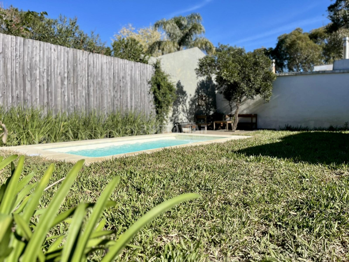 Casa ID.213421 - AMPLIA CASA DE 4 DORMITORIOS EN EL CORAZON DE LA BARRA 