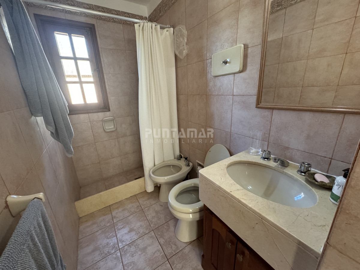 Casa ID.210689 - ALQUILER DE CASA  RINCÓN DEL INDIO 4 DORMITORIOS MAS DEPENDENCIA CON PISCINA