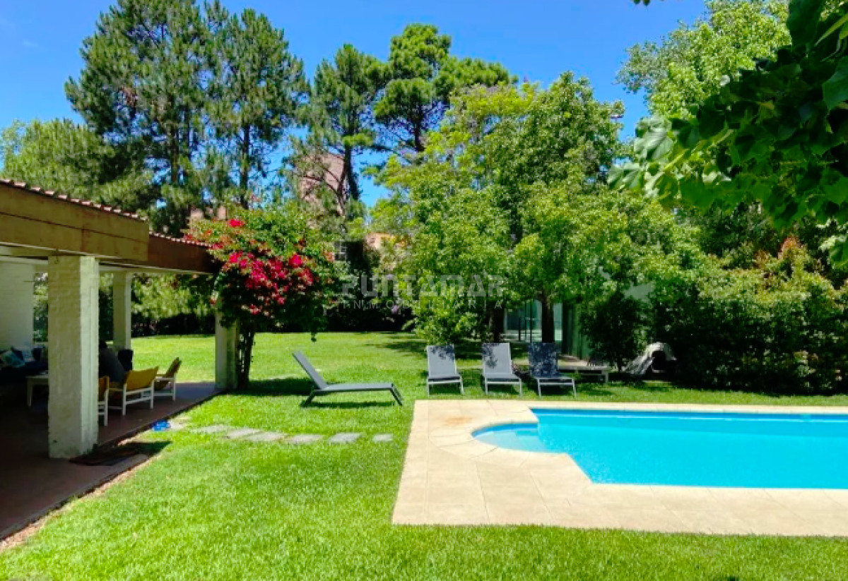 Casa ID.213446 - HERMOSA CASA DE 5 DORMS EN LA MANSA CON PISCINA Y CANCHA DE PADEL