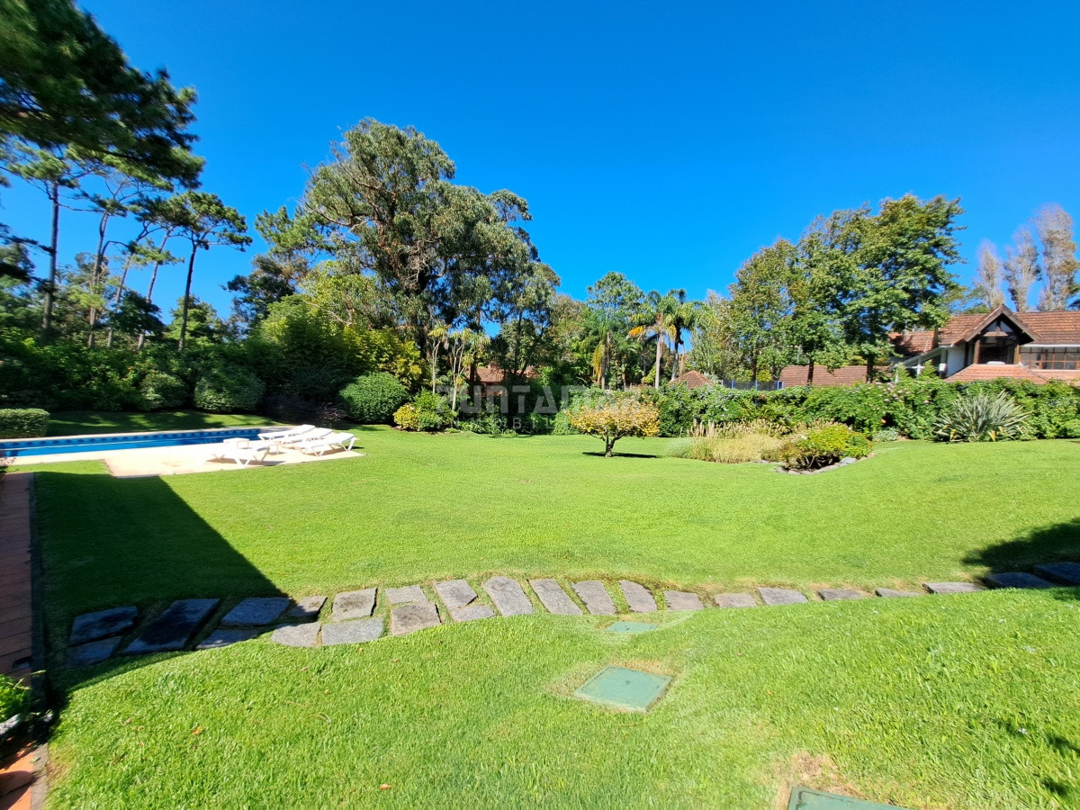 Casa ID.212912 - IMPORTANTE CASA DE 2 PLANTAS  