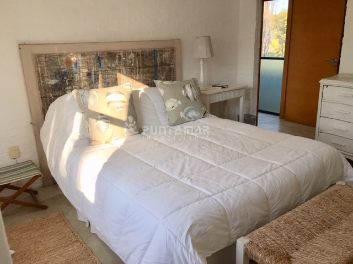 Casa ID.211059 - ALQUILER DE CASA EN MANANTIALES 4 DORMITORIOS