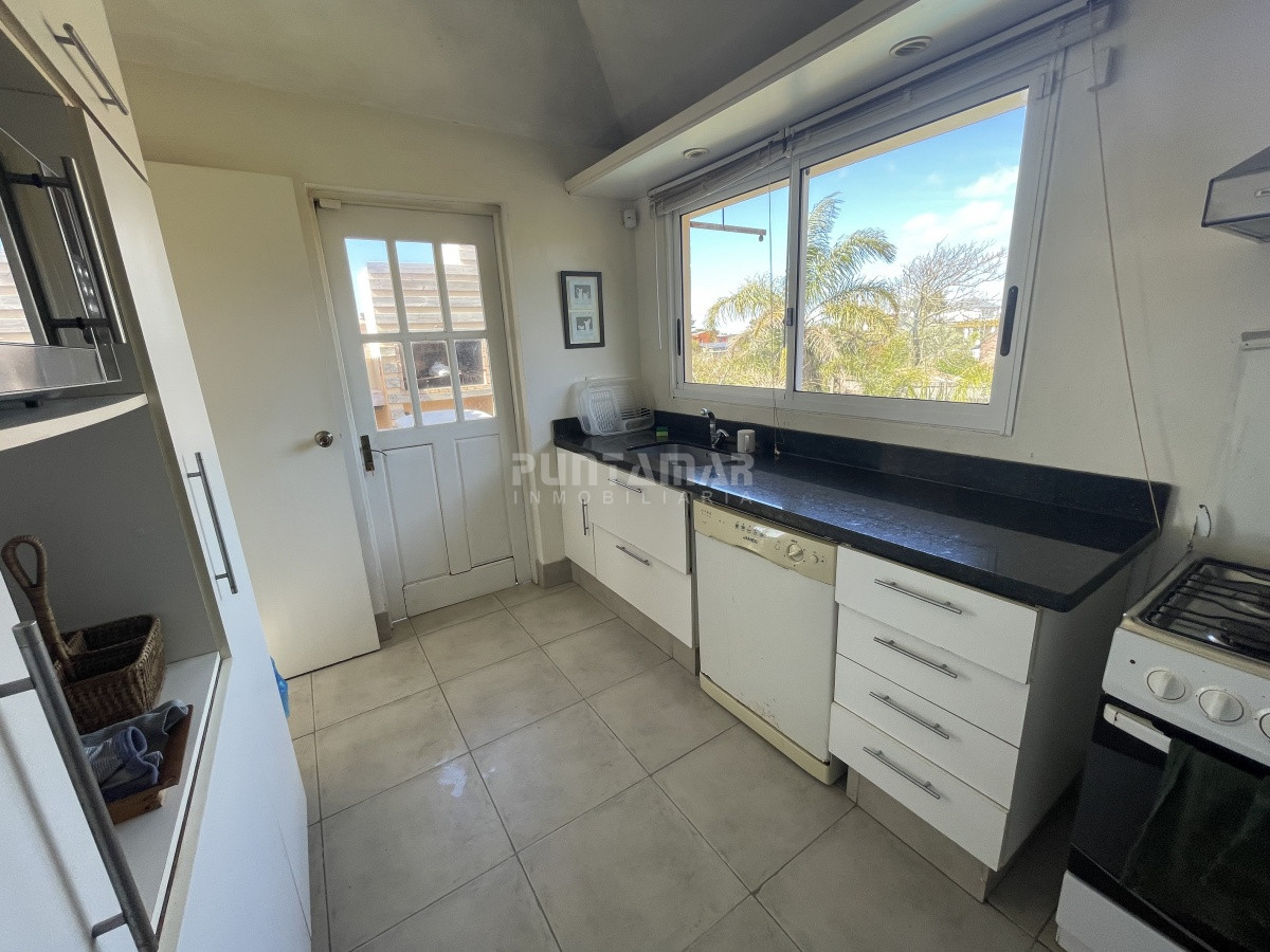 Casa ID.211088 - VENTA Y ALQUILER CASA 4 DORMITORIOS CON VISTA AL MAR EN ALTOS DE PUNTA PIEDRA 