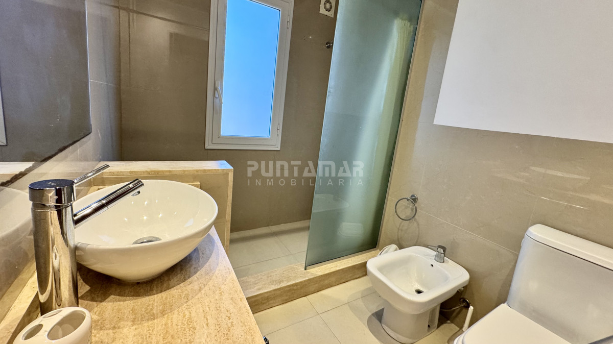 Casa ID.213690 - MODERNA CASA DE 3 DORMITORIOS CON PISCINA EN EL TESORO 