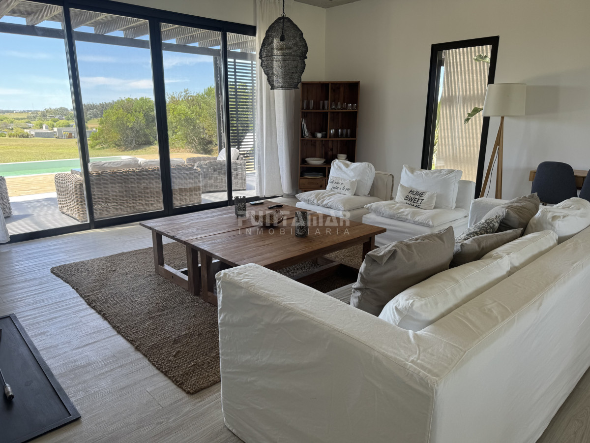 Casa ID.211933 - CASA EN VENTA Y ALQUILER EN PUEBLO MIO , 4 DORMITORIOS, PISCINA