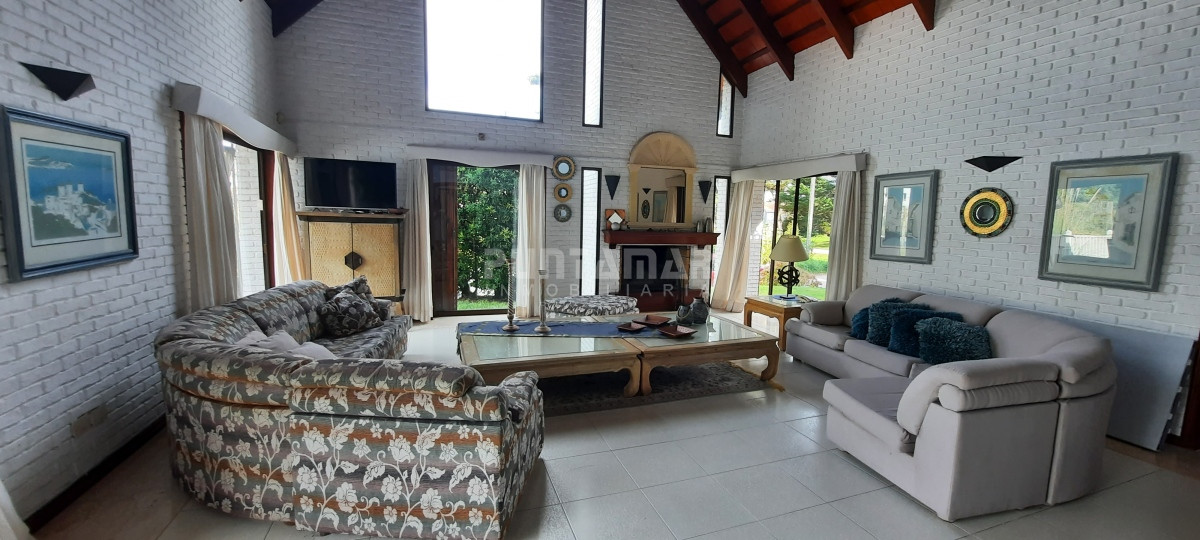 Casa ID.212456 - IMPORTANTE CASA DE 2 PLANTAS EN BARRIO SAN RAFAEL