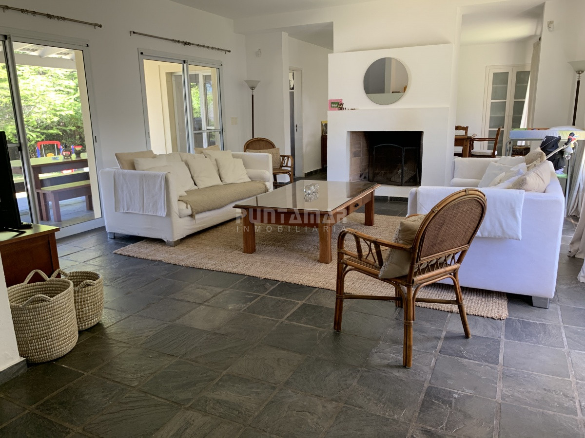 Casa ID.210729 - ALQUILER DE CASA EN LA BARRA 4 DORMITORIOS EN SUITE CON PISCINA
