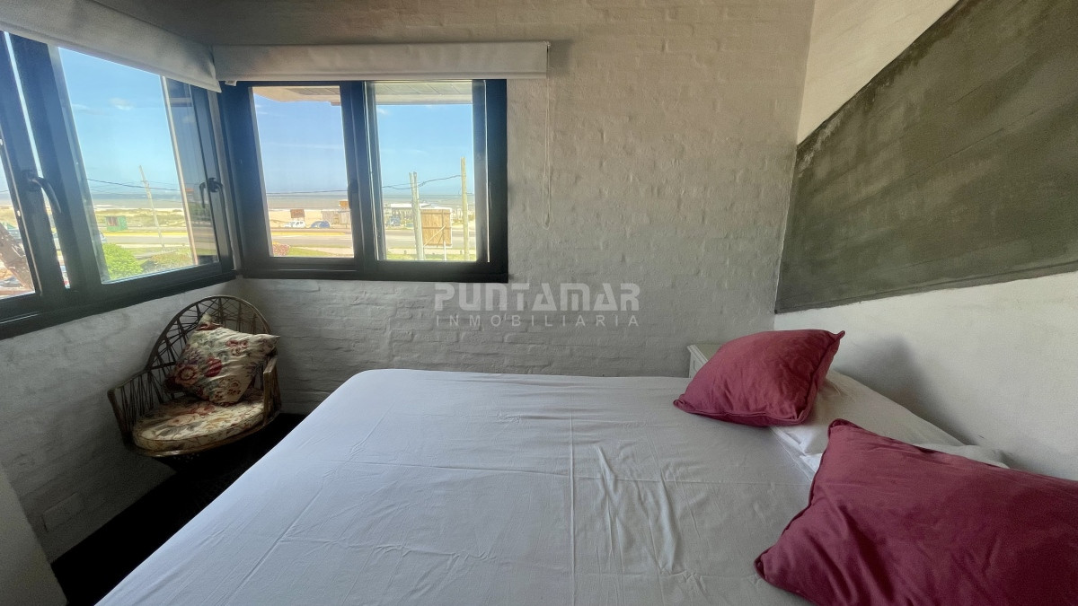 Casa ID.213196 - CASA 4 DORMITORIOS Y MEDIO CON PISCINA FRENTE AL PARADOR DE MONTOYA