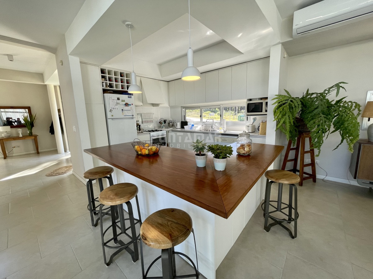 Casa ID.212480 - VENTA DE CASA 4 DORMITORIOS EN MONTOYA