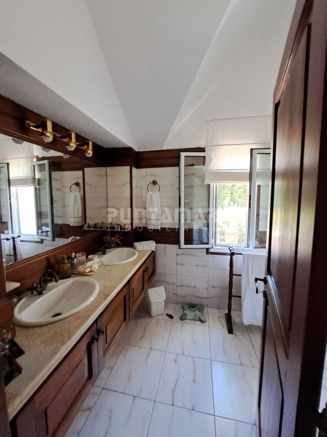 Casa ID.212912 - IMPORTANTE CASA DE 2 PLANTAS  
