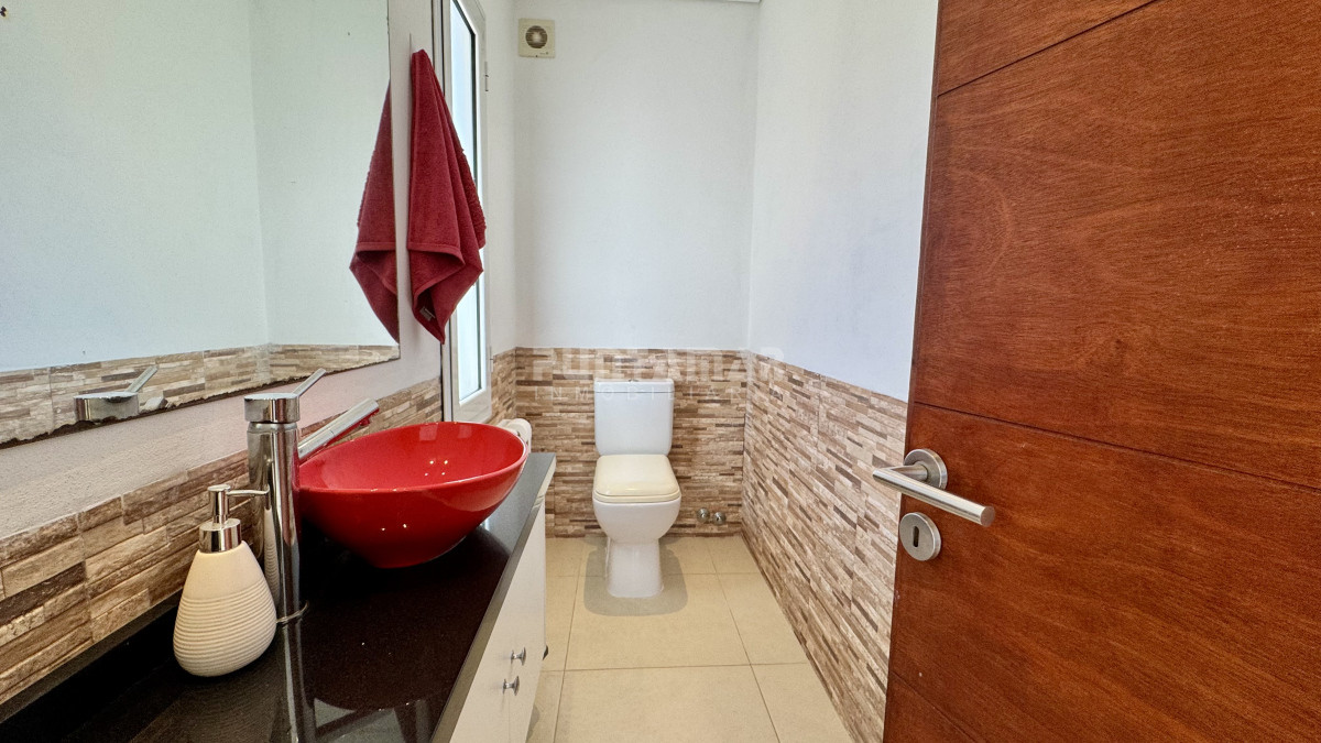 Casa ID.213690 - MODERNA CASA DE 3 DORMITORIOS CON PISCINA EN EL TESORO 