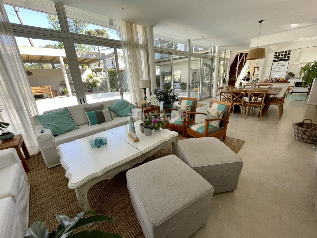 Casa ID.212480 - VENTA DE CASA 4 DORMITORIOS EN MONTOYA