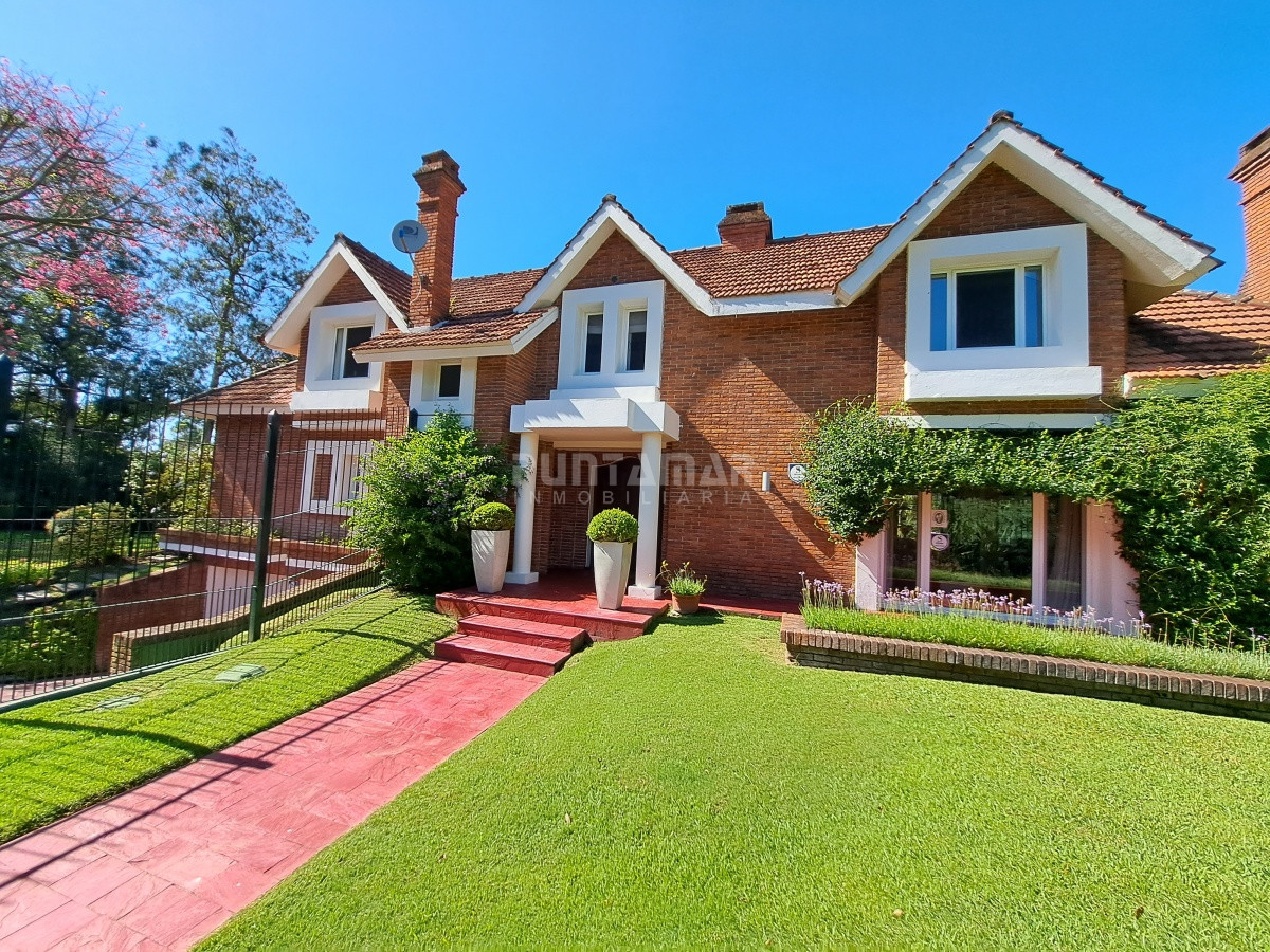 Casa ID.212912 - IMPORTANTE CASA DE 2 PLANTAS  