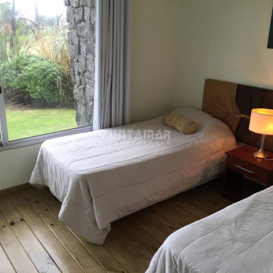 Casa ID.210912 - CASA EN ALQUILER EN MONTOYA DE 5 DORMITORIOS Y PISCINA 