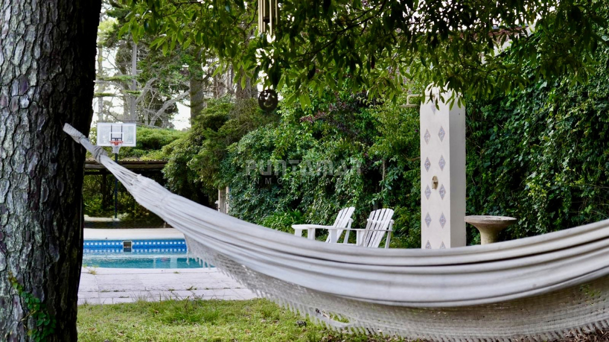 Casa ID.213532 - ALQUILER CASA DE DISEÑO DE 3 DORMITORIOS CON PISCINA EN SAN RAFAEL 