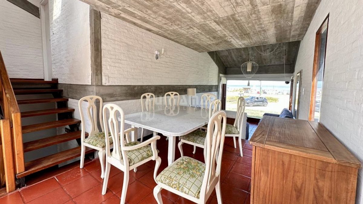 Casa ID.213196 - CASA 4 DORMITORIOS Y MEDIO CON PISCINA FRENTE AL PARADOR DE MONTOYA