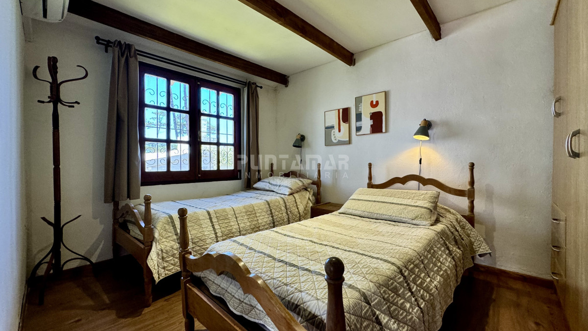 Casa ID.210909 - MUY LINDA CASA EN MONTOYA DE 3 DORMITORIOS Y CASA DE HUESPEDES INDEPENDIENTE 