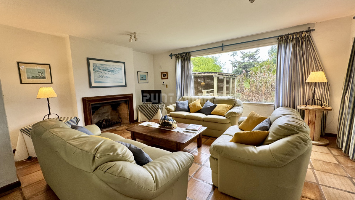 Casa ID.213702 - ALQUILER  CASA 4 DORMITORIOS  EN EL CORAZON DE LA BARRA