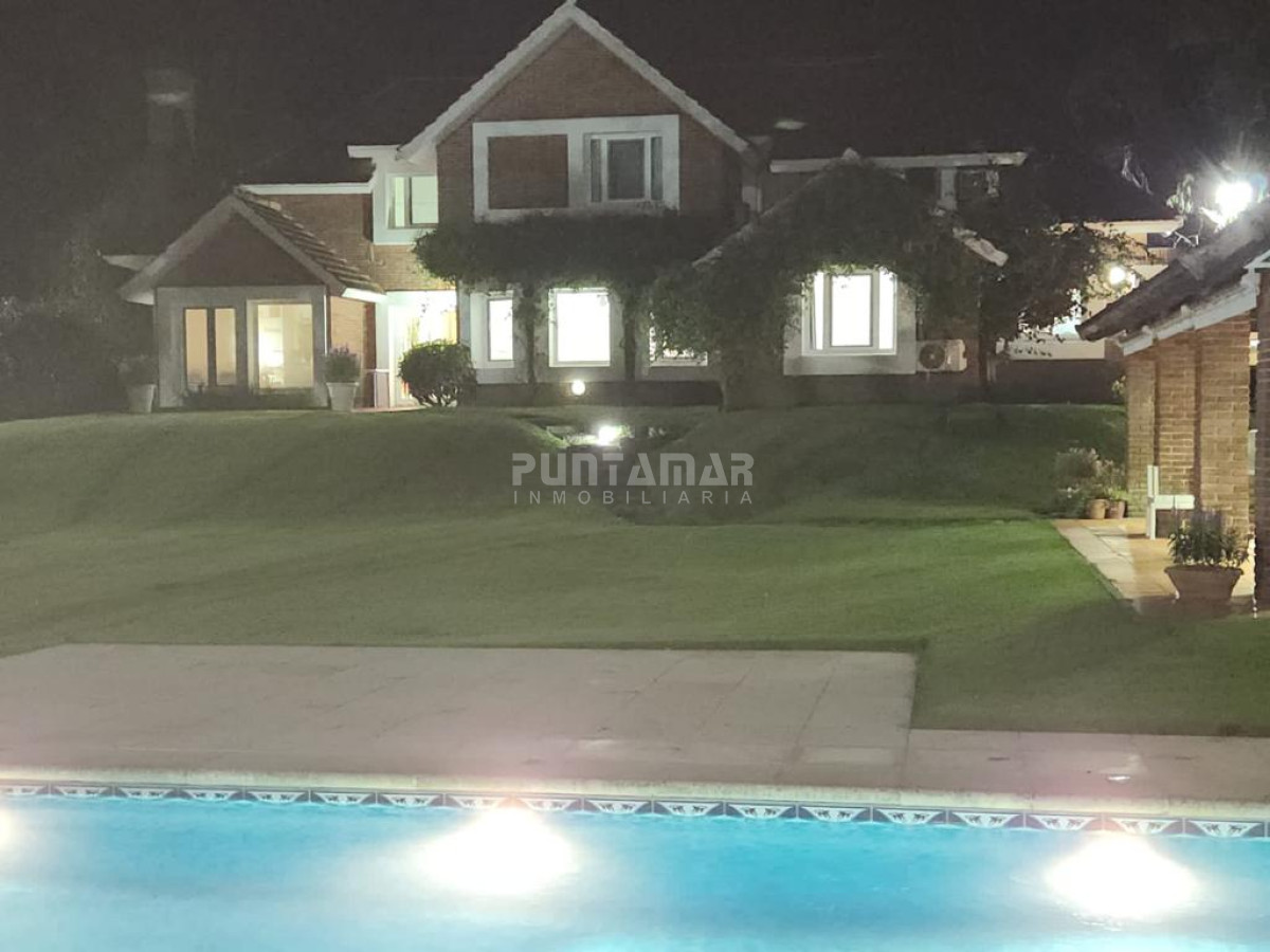 Casa ID.212912 - IMPORTANTE CASA DE 2 PLANTAS  