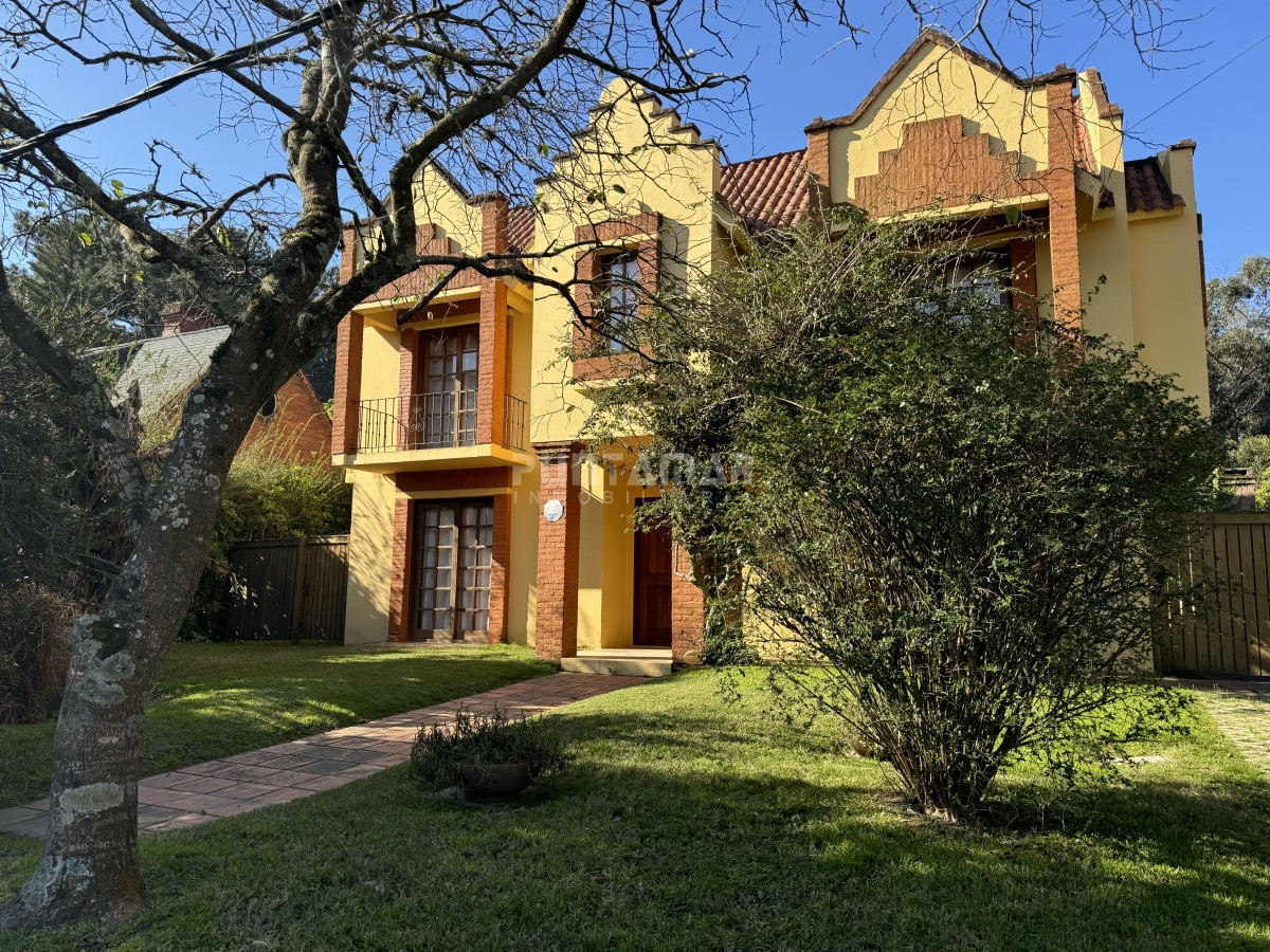 Casa ID.210689 - ALQUILER DE CASA  RINCÓN DEL INDIO 4 DORMITORIOS MAS DEPENDENCIA CON PISCINA