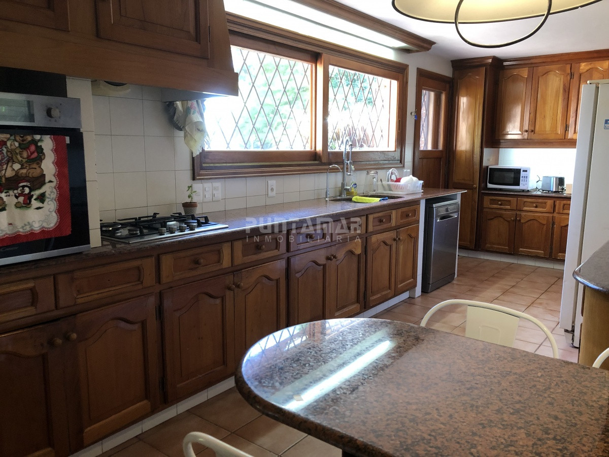 Casa ID.212158 - CASA DE 5 DORMITORIOS CON PISCINA EN PUNTA DEL ESTE!
