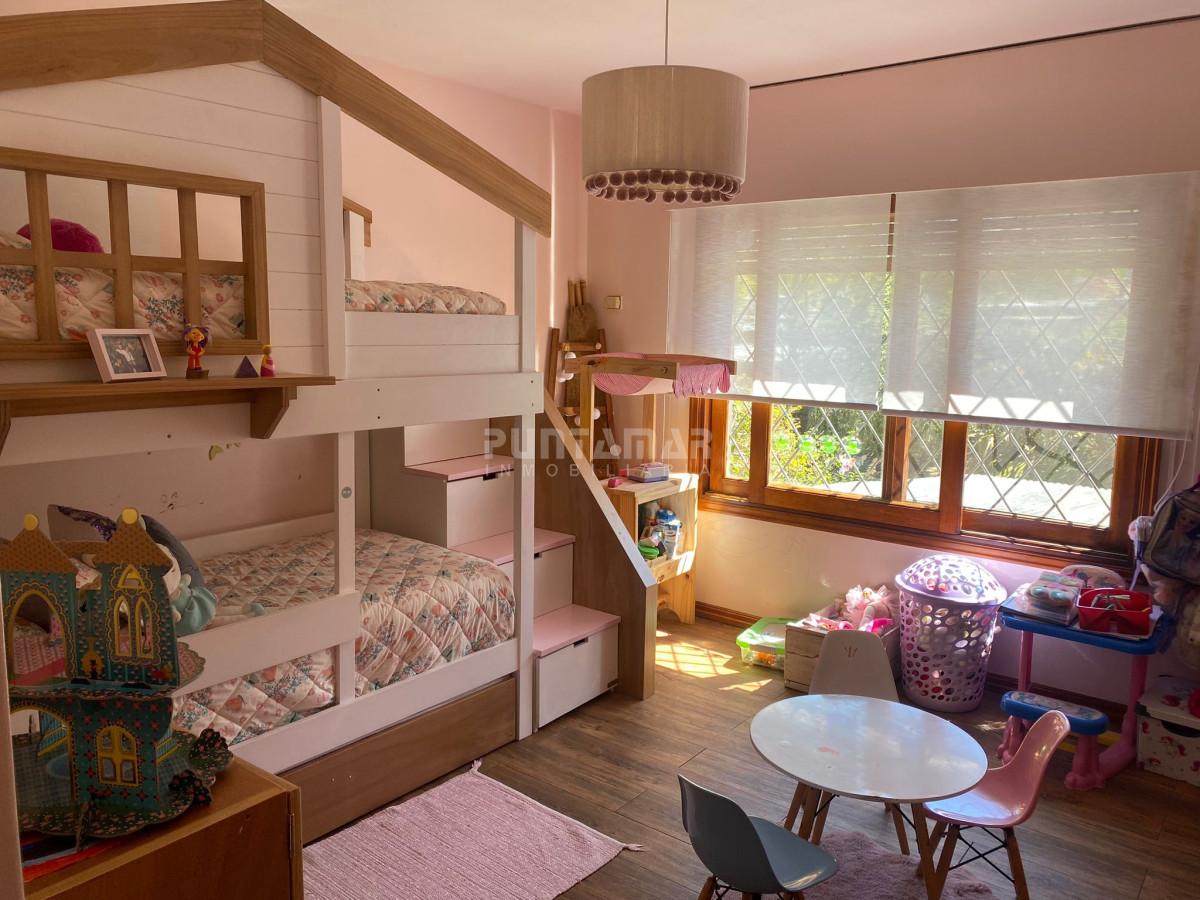 Casa ID.212158 - CASA DE 5 DORMITORIOS CON PISCINA EN PUNTA DEL ESTE!