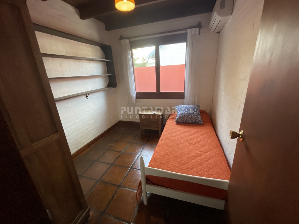 Casa ID.210731 - ALQUILER ANUAL CASA LA BARRA EXCELENTE UBICACION 