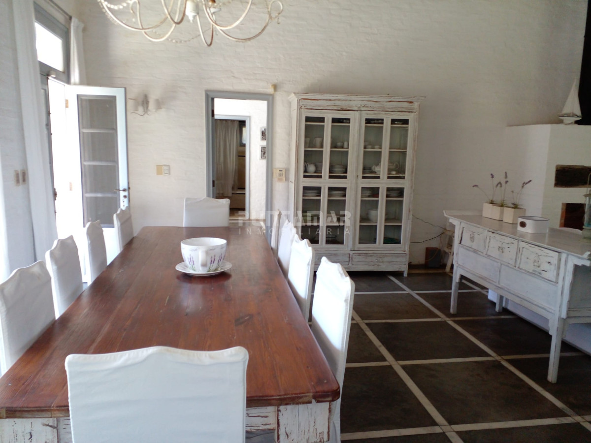 Casa ID.212386 - CHALET EN ALQUILER TEMPORADA EN ZONA DE LA BARRA A 3 CUADRAS DE LA AVENIDA PRINCIPAL Y 5 CUADRAS DE LA PLAYA 