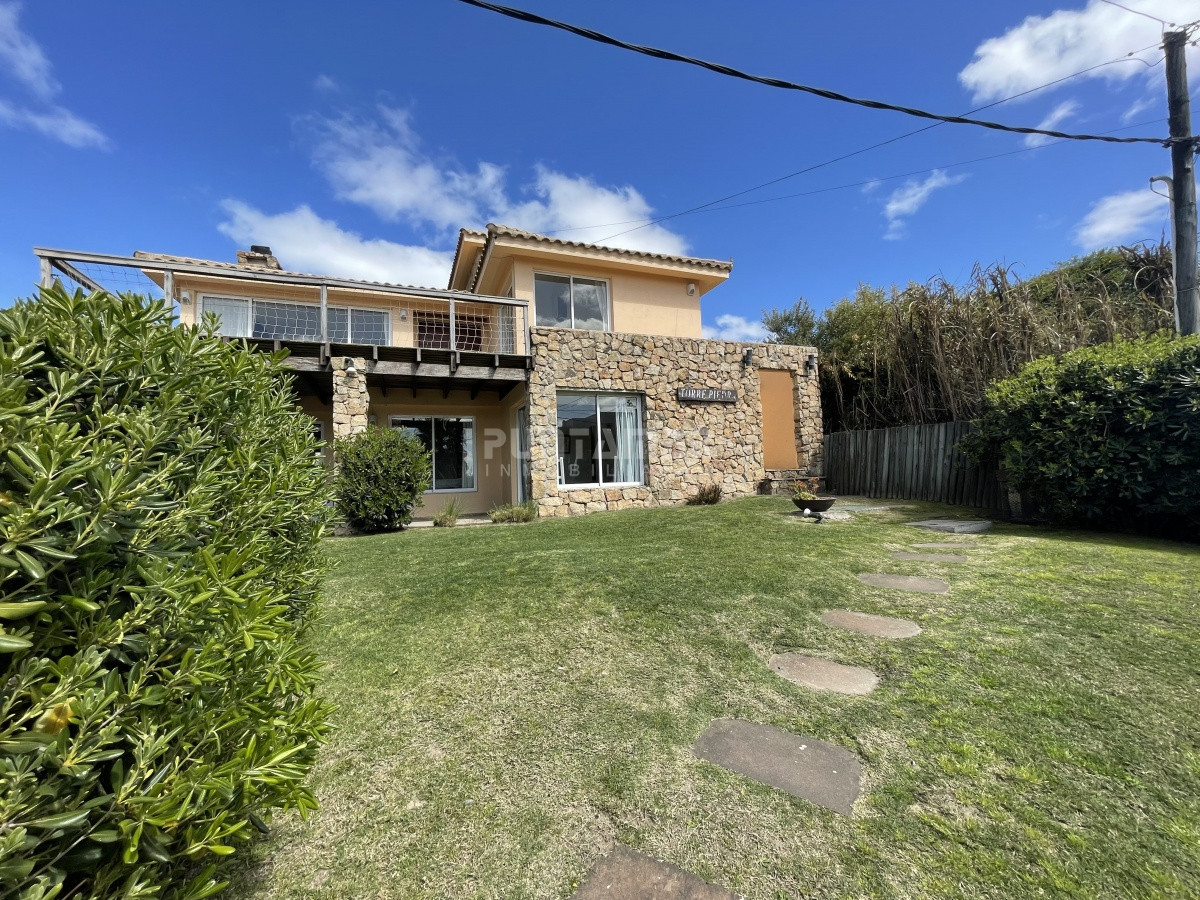 Casa ID.211088 - VENTA Y ALQUILER CASA 4 DORMITORIOS CON VISTA AL MAR EN ALTOS DE PUNTA PIEDRA 