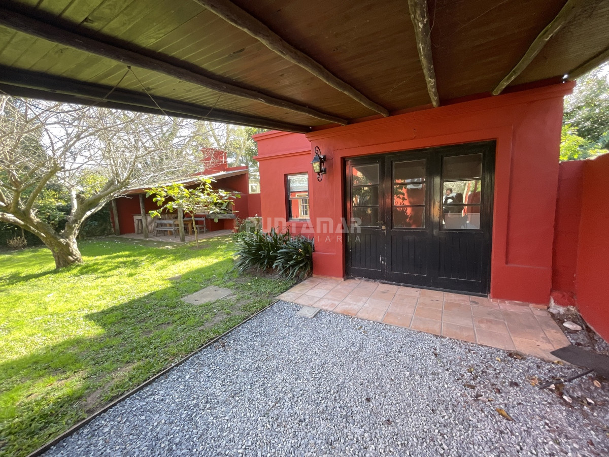 Casa ID.210731 - ALQUILER ANUAL CASA LA BARRA EXCELENTE UBICACION 