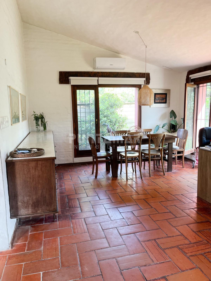 Casa ID.213421 - AMPLIA CASA DE 4 DORMITORIOS EN EL CORAZON DE LA BARRA 