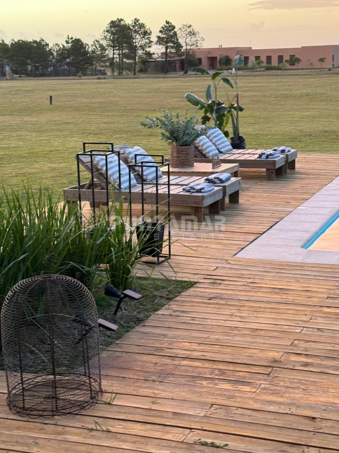 Casa ID.213803 - ALQUILER HERMOSA CASA DE 4 DORMITORIOS EN BARRIO PRIVADO EL QUIJOTE 