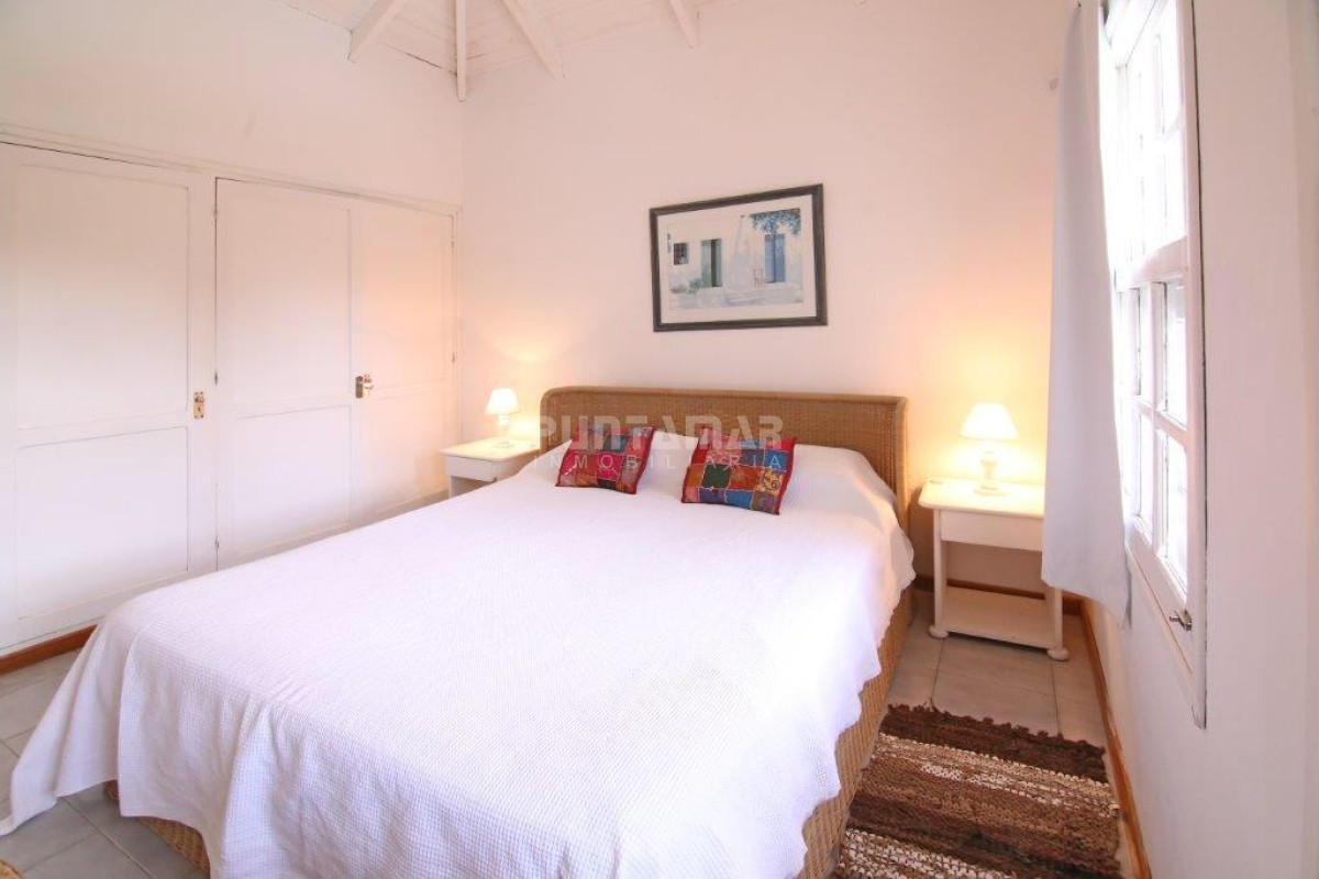 Casa ID.211071 - MUY LINDA CASA DE 4 DORMITORIOS CON PISCINA EN LA BARRA 